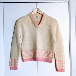 1940s or 50s Cream & Pink V-Neck Vintage Wool Sweater